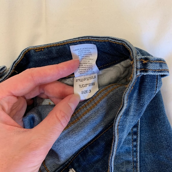 Sun & Shadow Flared Jeans - Picture 6 of 6